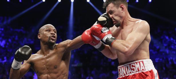 开云体育中国-石宇奇绝杀点燃赛场！日本队力克印尼队，惊心动魄的羽球对决