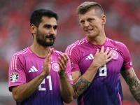 开云体育-火爆足球对决，球员拼尽全力，敬畏对手令人感动！的简单介绍