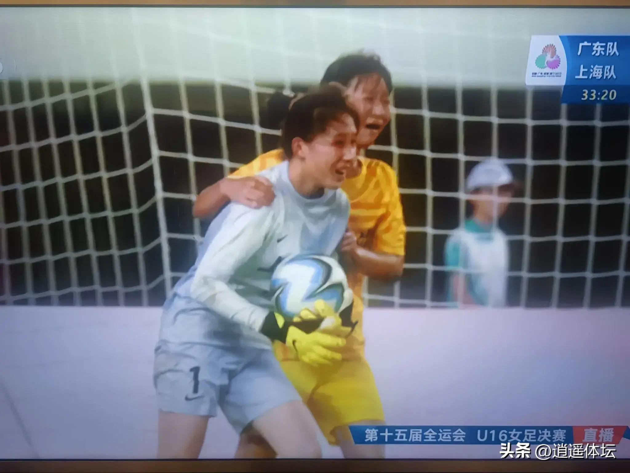 中国女足队员张某在比赛中发挥出色