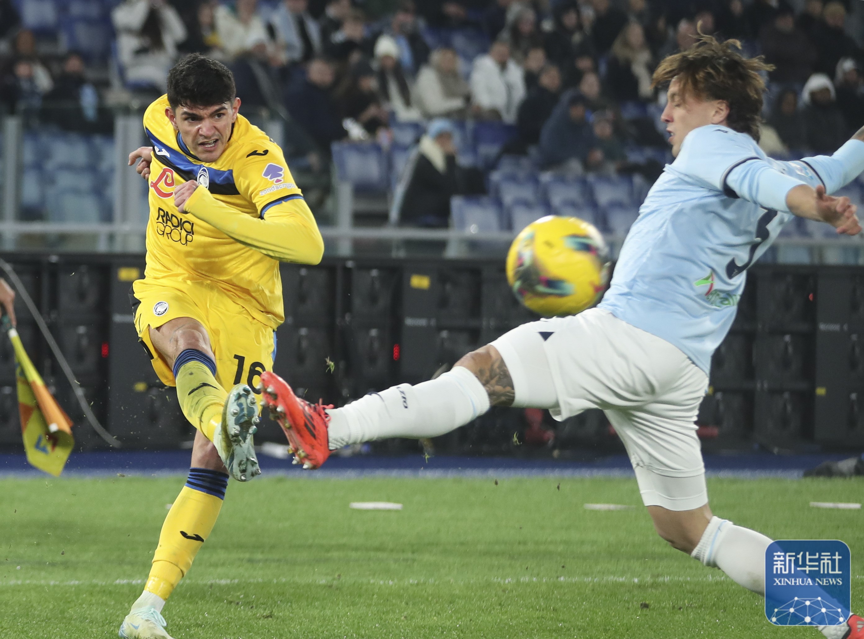 关于比赛擂台激战持续，球员们拼尽全力求胜的信息