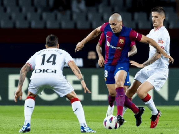 巴塞罗那球员发挥出色，晋级四强