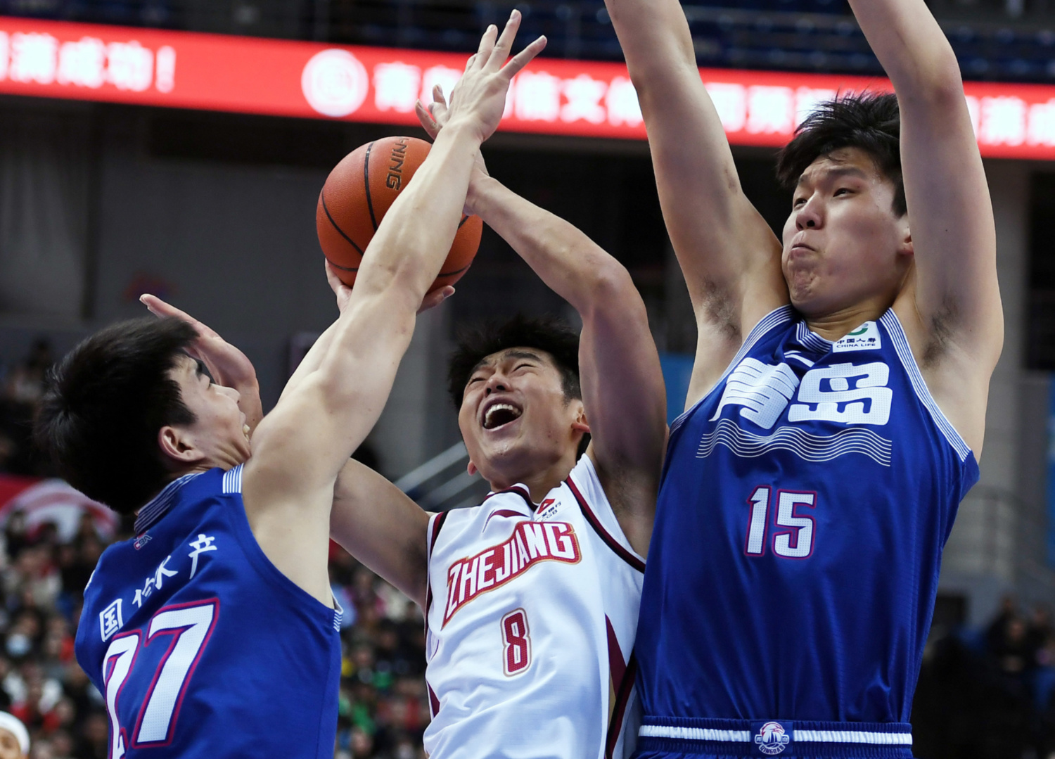 青岛队在主场对阵黑龙江队，取得坚定胜利的简单介绍