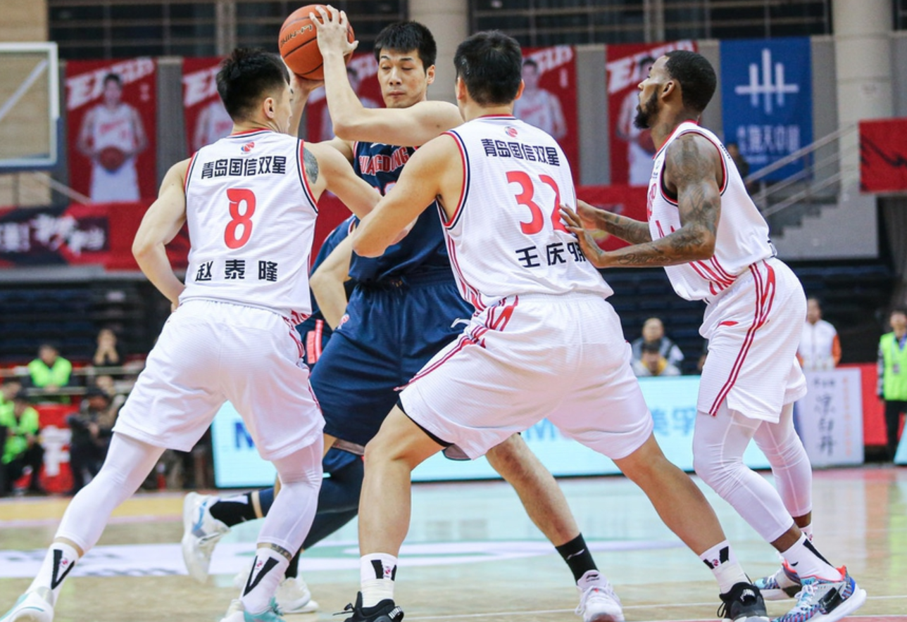 广东宏远豪取七连胜,势不可挡 广东宏远豪取七连胜,势不可挡