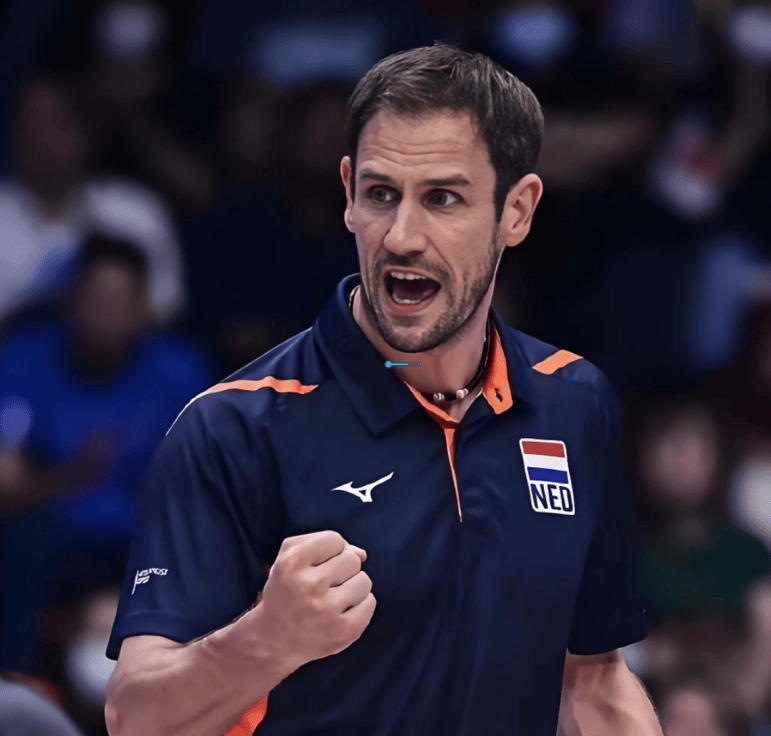 关于荷兰队遭遇困难,需寻找突破口的信息 关于荷兰队遭遇困难,需寻找突破口的信息