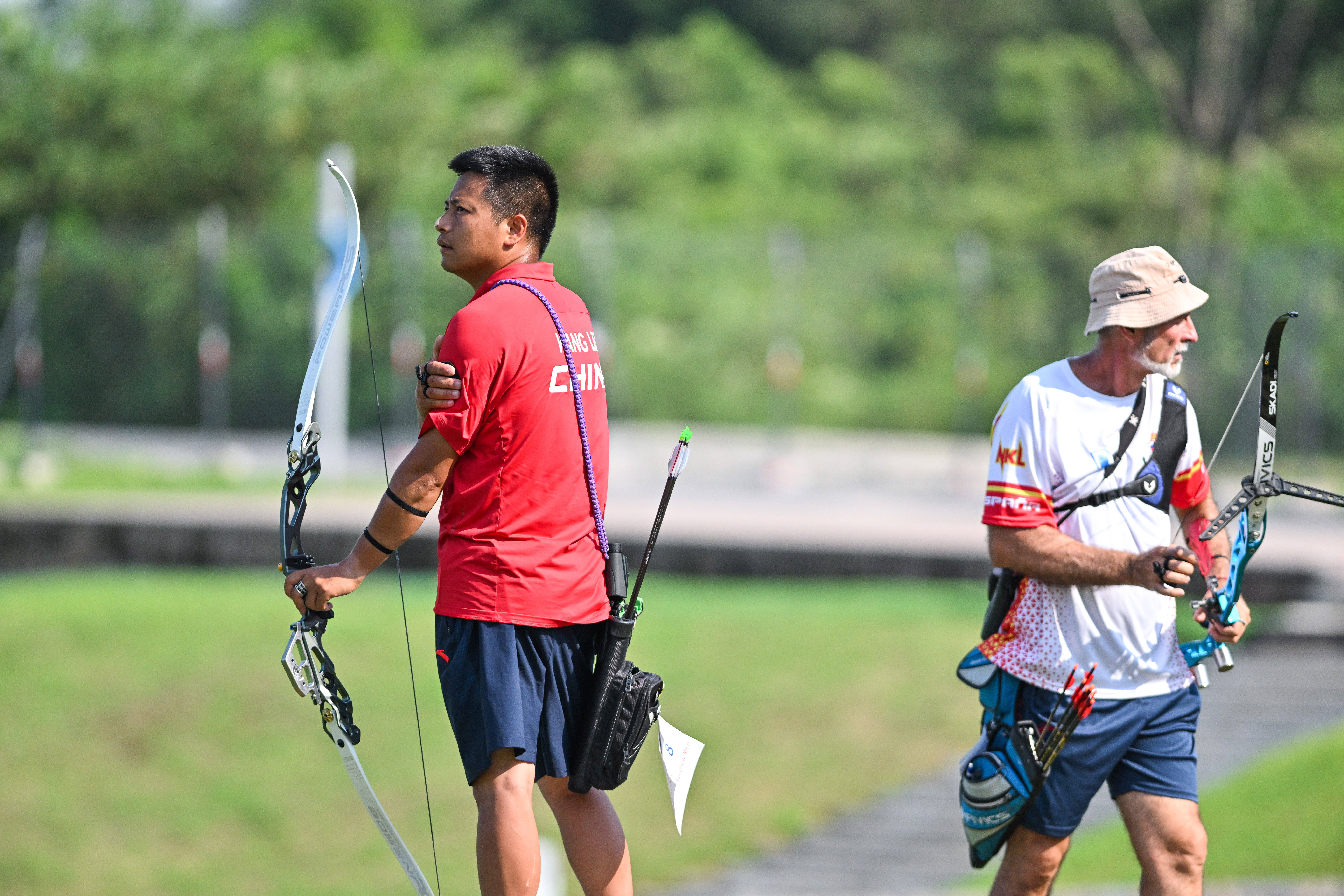 射箭比赛：选手瞄准靶心，箭飞如风的简单介绍