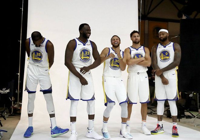 局势紧张！双方战队谁能在场上占据优势