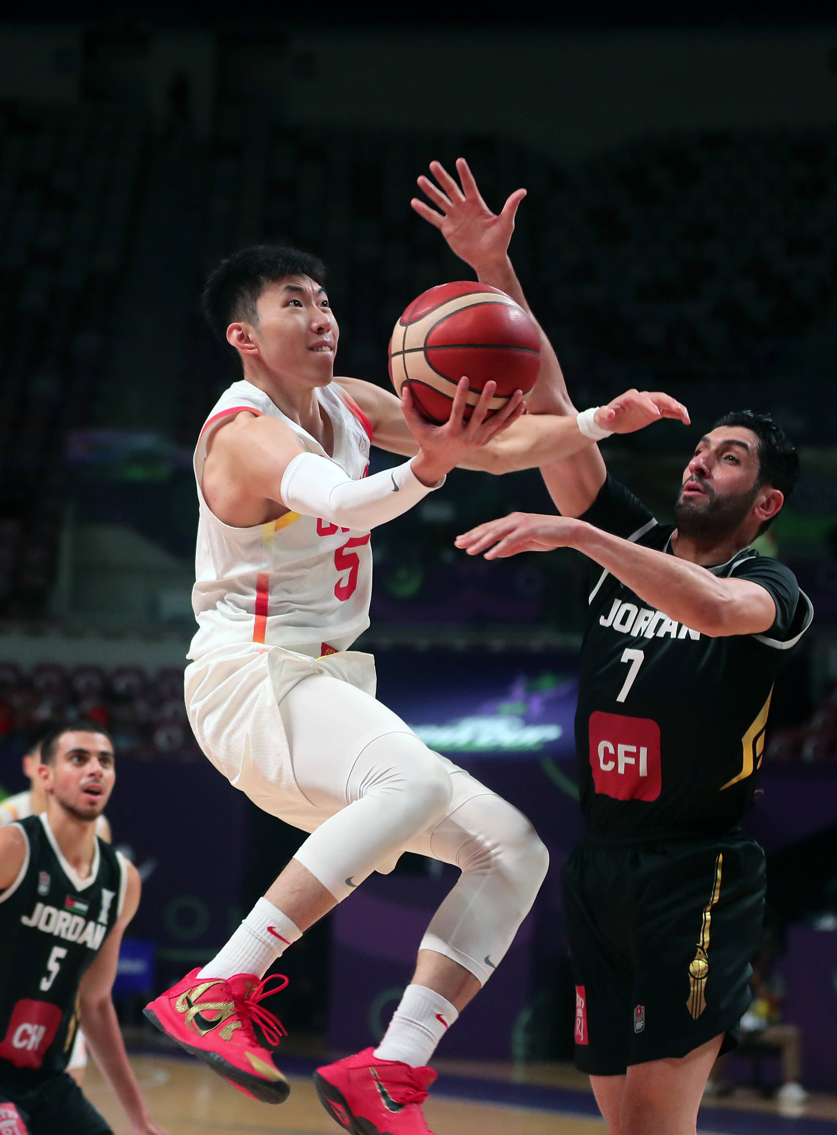 著名球队在最新篮球比赛中实力斩获 著名球队在最新篮球比赛中实力斩获