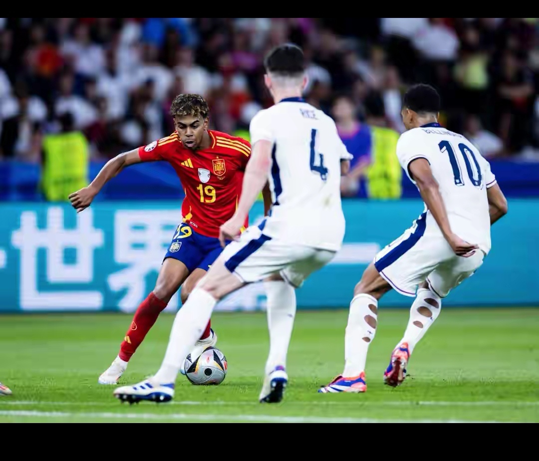 包含亚眠战平昂热，法国足球赛场争夺激烈的词条