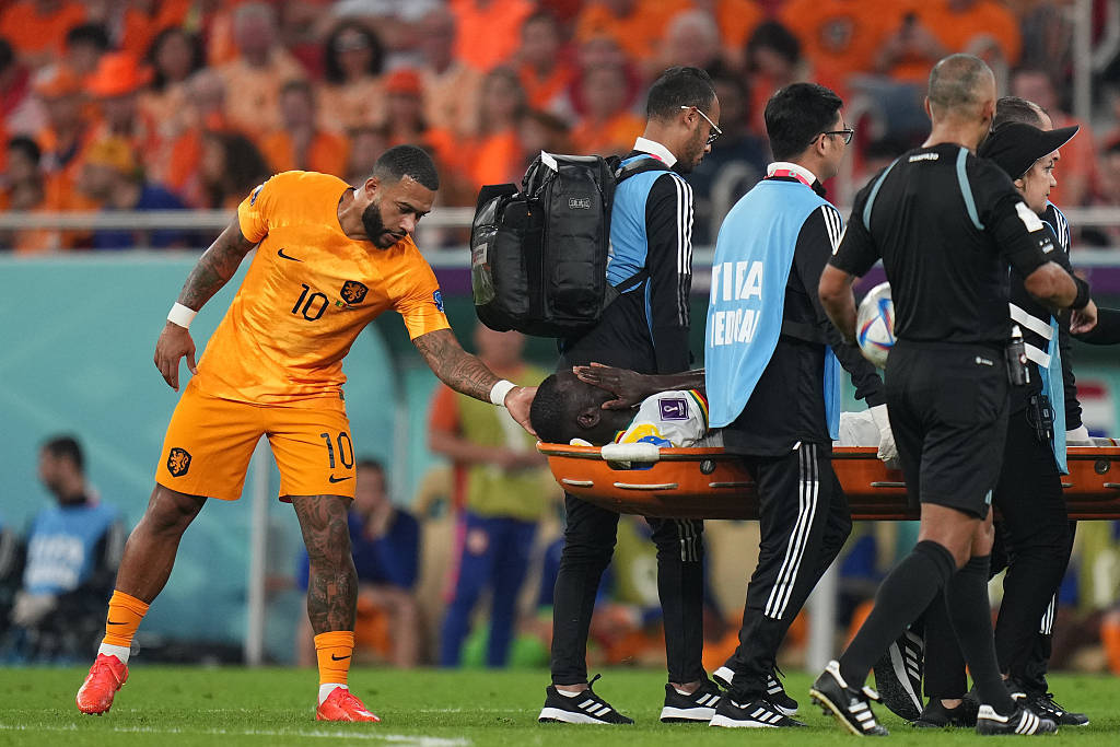 冰岛队遭逆转惨败，球迷情绪跌至谷底